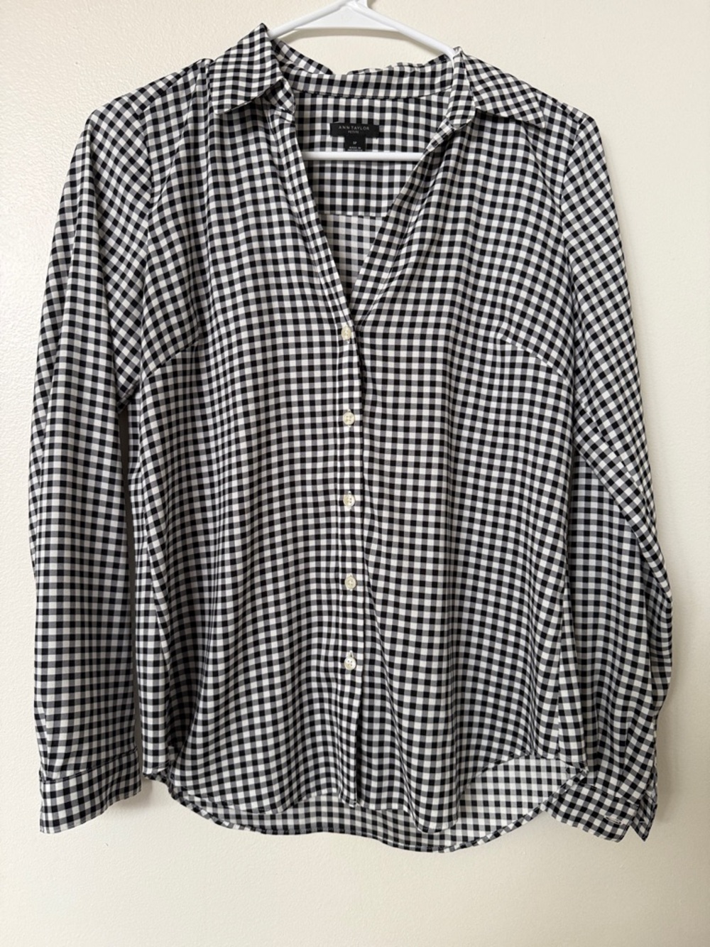 Ann Taylor navy and White Gingham Button-Up Blouse